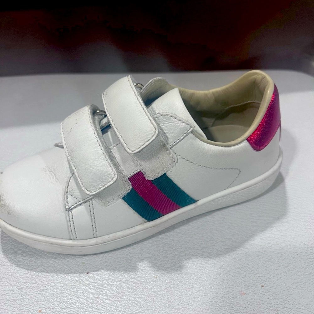 Great shape gucci sneakeds for kids